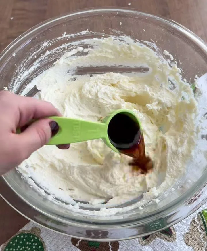 : Combine the Cake Mix and Wet Ingredients