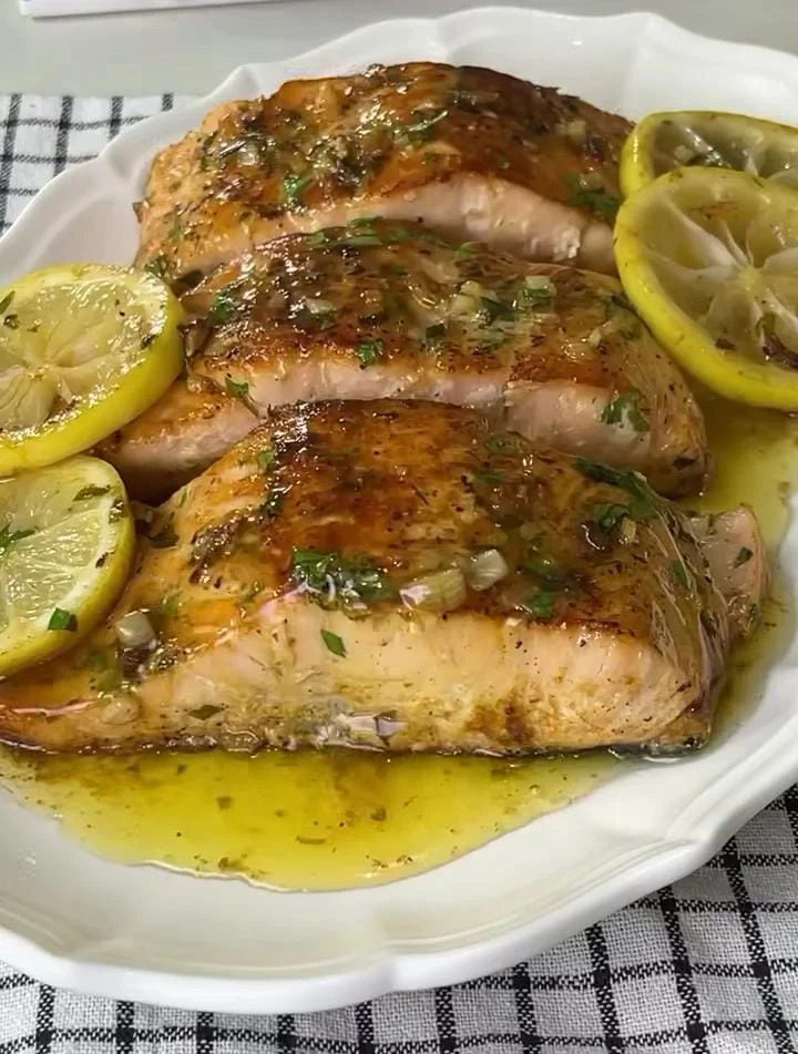 Lemon Garlic Pan-Seared Salmon